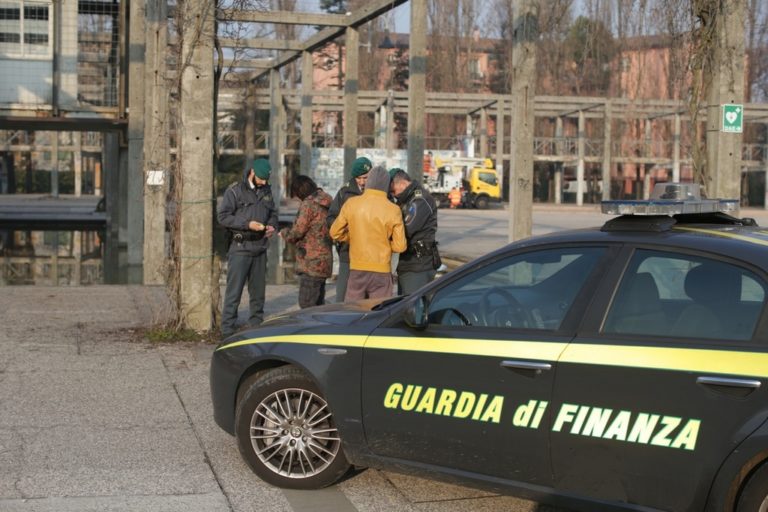 Mestre I Finanzieri Arrestano Un Giovane Al Parco Della Bissuola Per